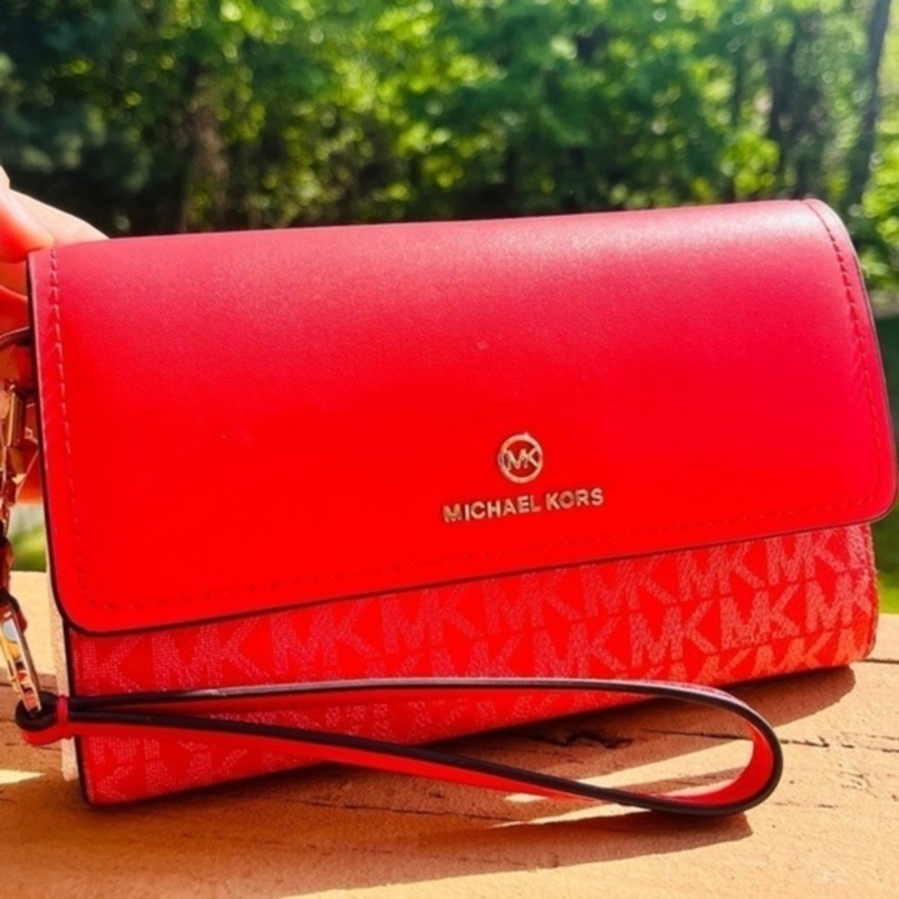 Michael Kors Dahlia Large Flap Phone Wallet Wristlet MK Logo NWT - Picture 1 of 5